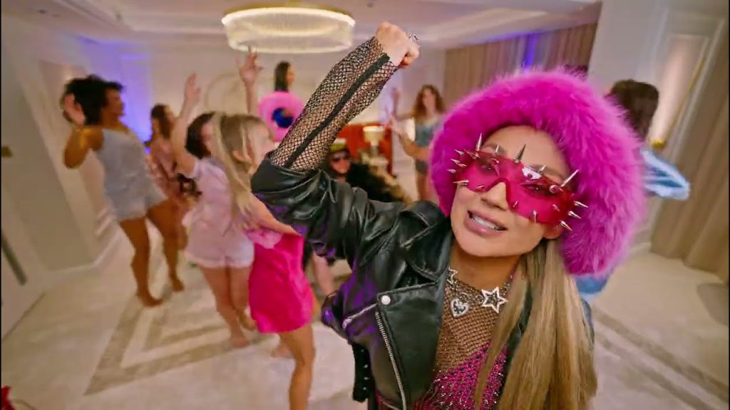 CLEO – Lecimy